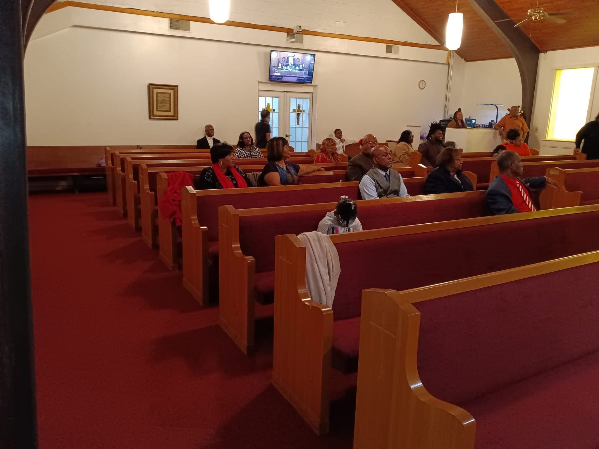 Members of Hudson Memorial gathered in worship